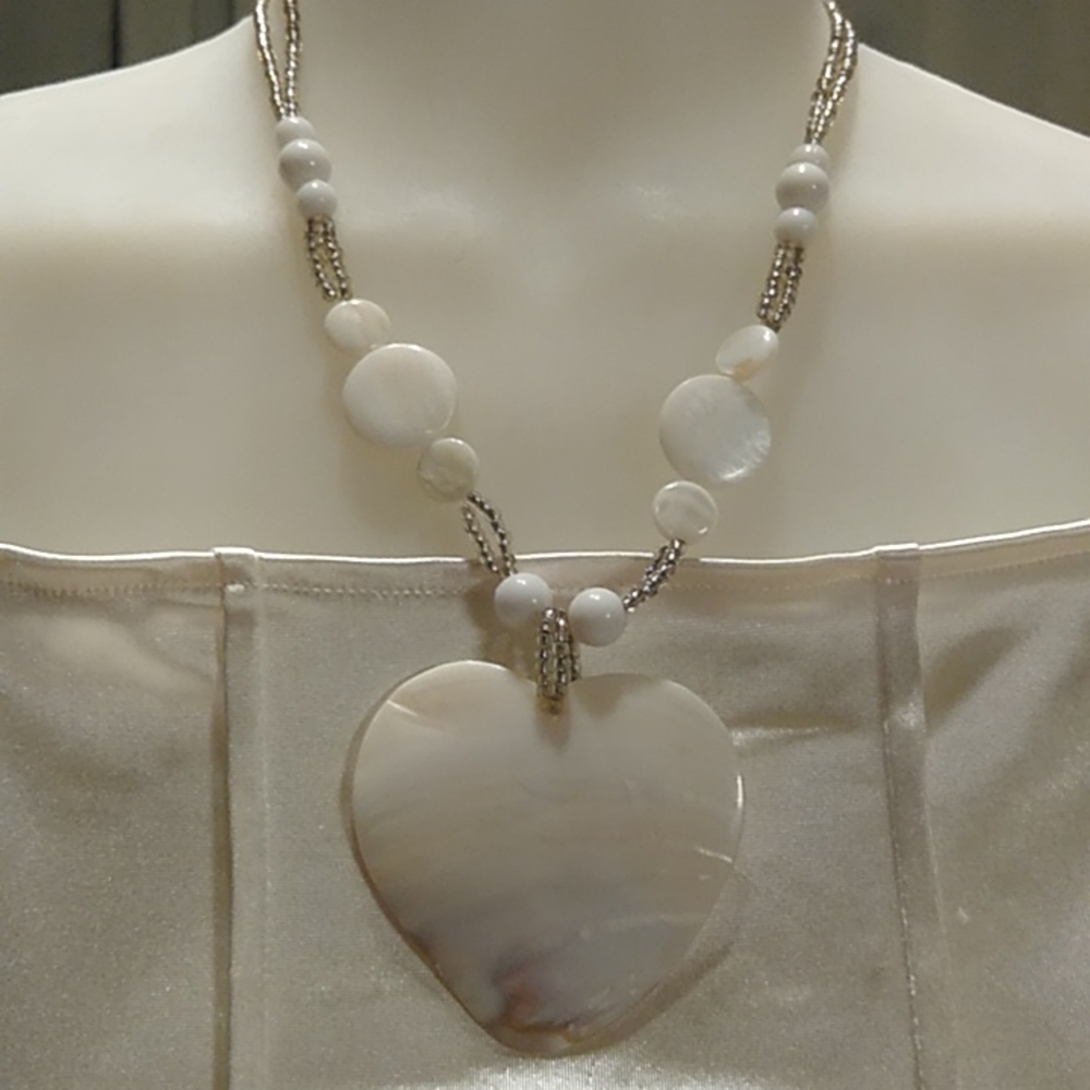 Vintage Shell and Bead Necklace*** HOST PICK*** 07/08